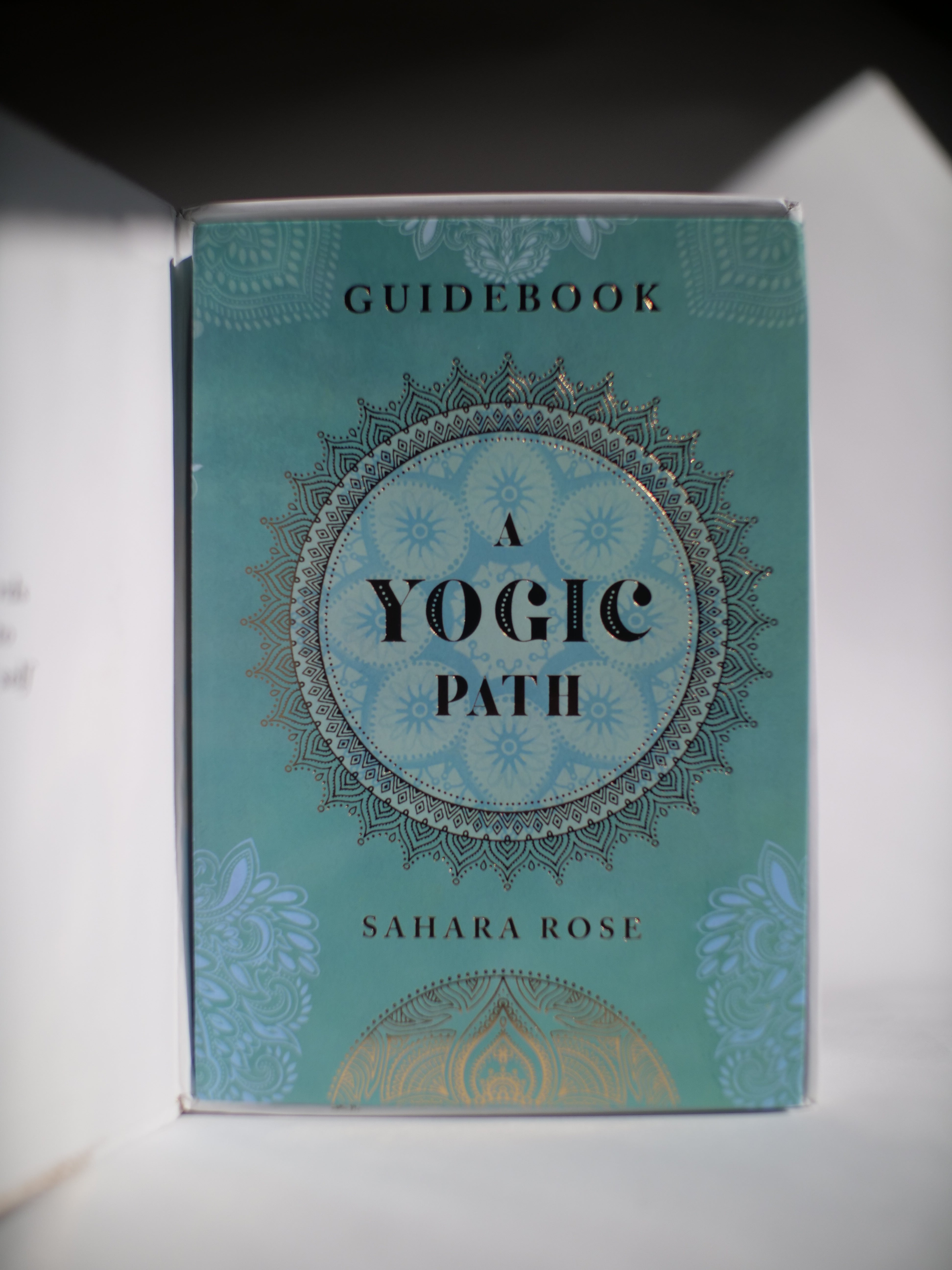 ORACLE CARD & GUIDE BOOK【A YOGIC PATH | 英語版】