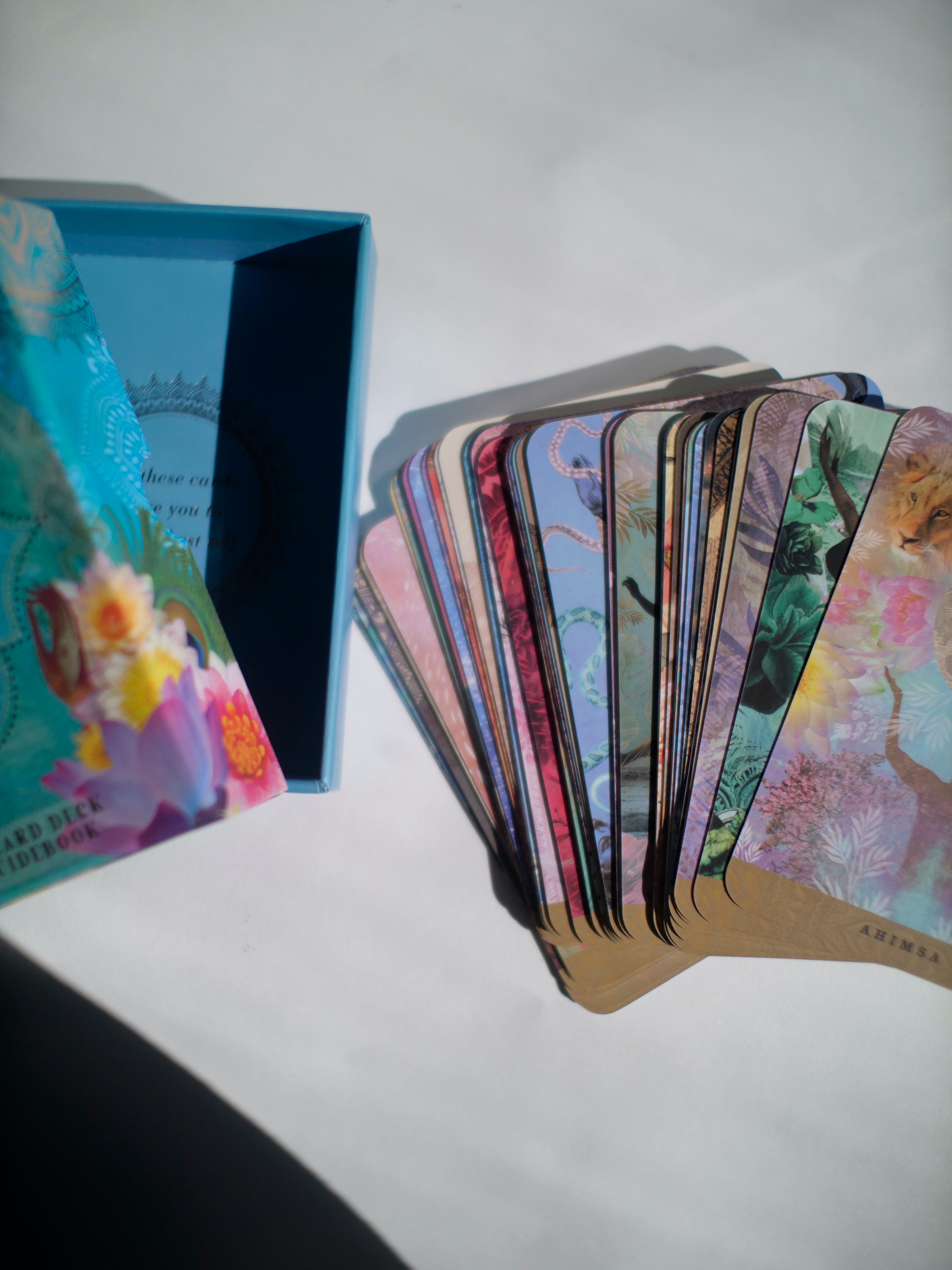 ORACLE CARD & GUIDE BOOK【A YOGIC PATH | 英語版】